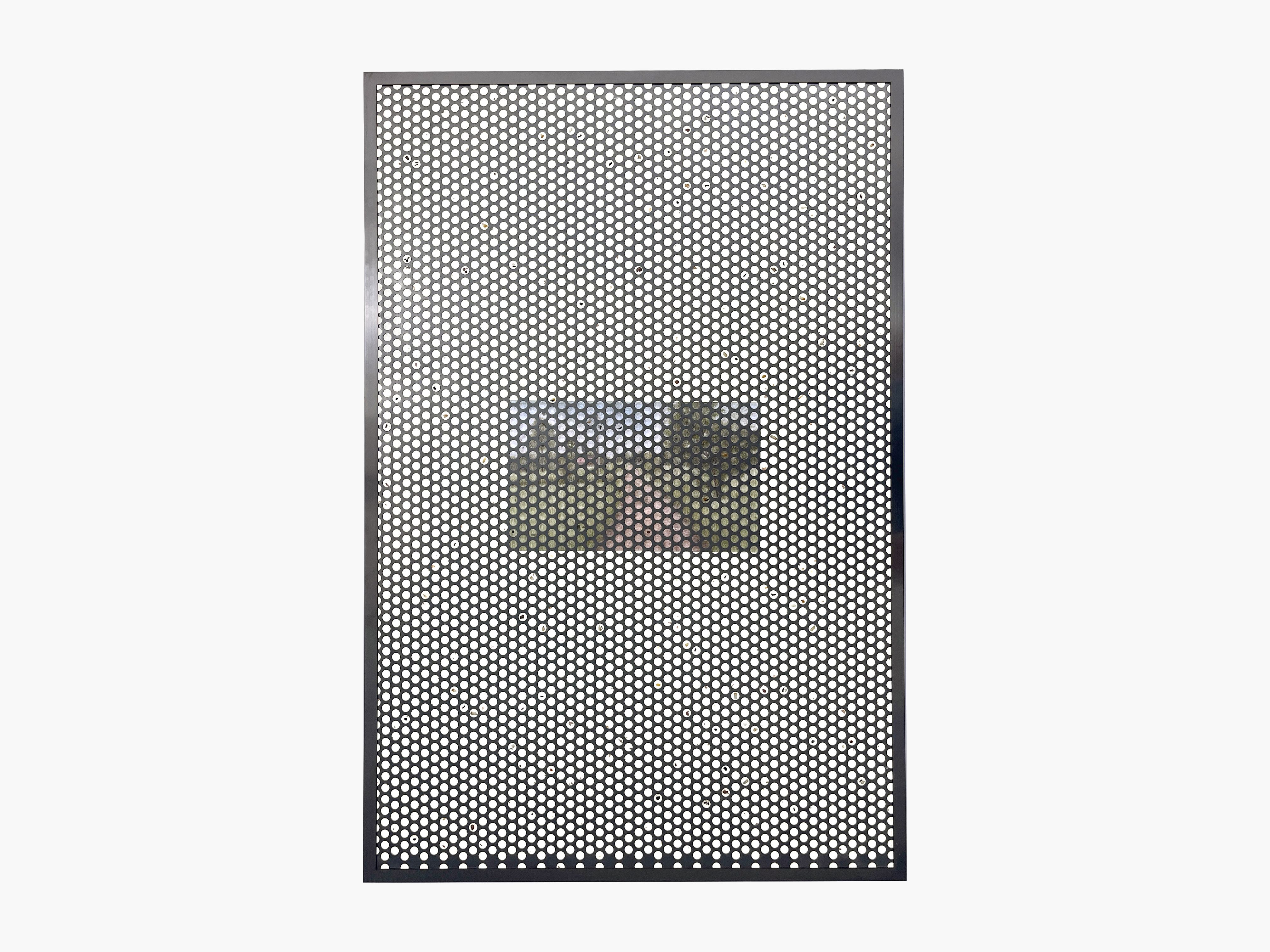 กนกวรรณ สุทธัง, มาแต่นา, 2569. แผ่นตะแกรงจากโรงสี แสตนเลส เรซิ่น ข้าว มอด กล่องไฟ ภาพวาดเส้น
61 x 41 x 7 ซม
อนุเคราะห์ภาพโดยศิลปิน และ วารินแล็บ คอนเท็มโพรารี