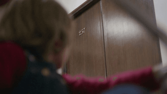 ห้อง 237 ใน The Shining (ฉบับนิยายจะเป็นห้อง 217 ซึ่งเป็นเลขเดียวกันกับใน Weapons)