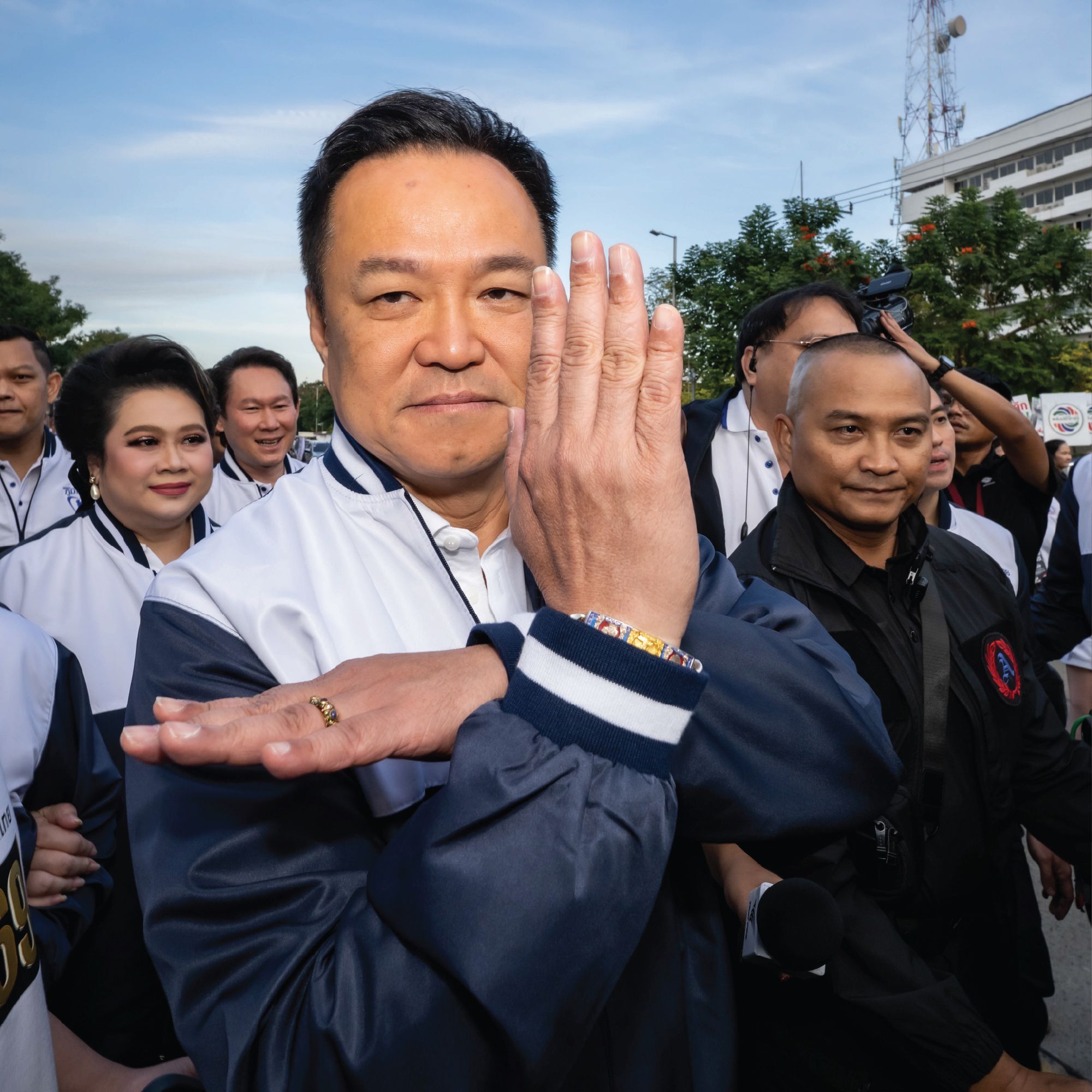 ภาพจาก https://www.facebook.com/photo/?fbid=1411700850338351&set=pcb.1411702200338216