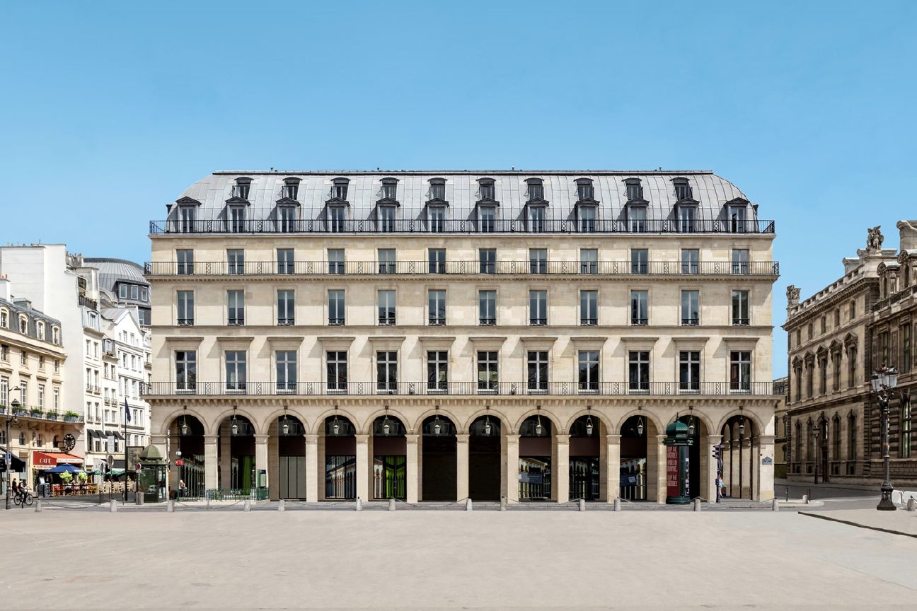 **เครดิตภาพ: อาคารซึ่งเป็นสถานที่ตั้งของ Fondation Cartier pour l’art contemporain นับตั้งแต่ฤดูใบไม้ผลิในปี 2025 ณ Place du Palais-Royal กรุงปารีส ผลงานตกแต่งภายในโดย Jean Nouvel ภาพโดย © Luc Boegly**