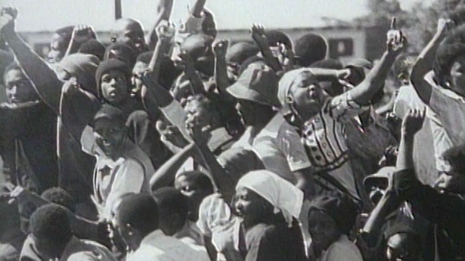 สารคดี Rhythm of Resistance ถ่ายทอดทั้งความเศร้า ความหวัง และพลังต่อต้านผ่านดนตรีของSouth Africa โดยรวบรวมการแสดงจากศิลปินสำคัญอย่าง Ladysmith Black Mambazo, Philip Tabane และวง Malombo, Mahotella Queens รวมถึง Abafana Baseqhudeni กำกับโดย เจเรมี มาร์เร