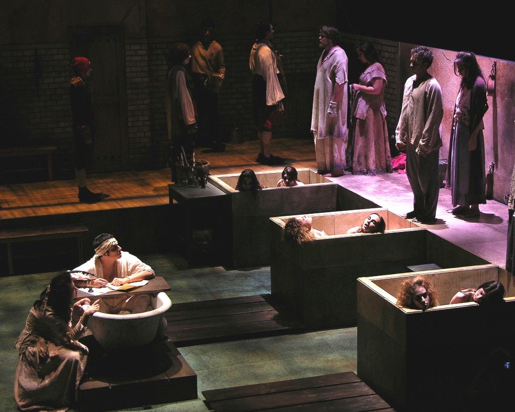 การแสดงละคร Marat/Sade ที่มหาวิทยาลัยแคลิฟอร์เนีย ซานดิเอโก ปี 2005 กำกับโดย สเตฟาน โนวินสกี